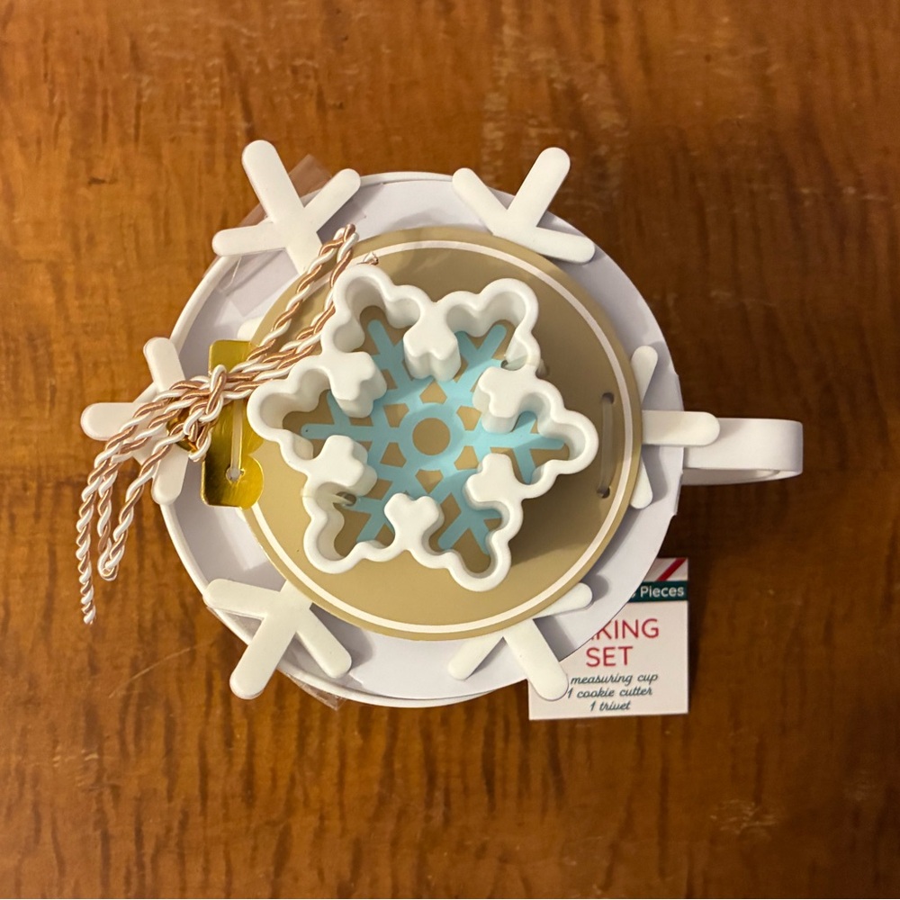 Snowflake Baking Set